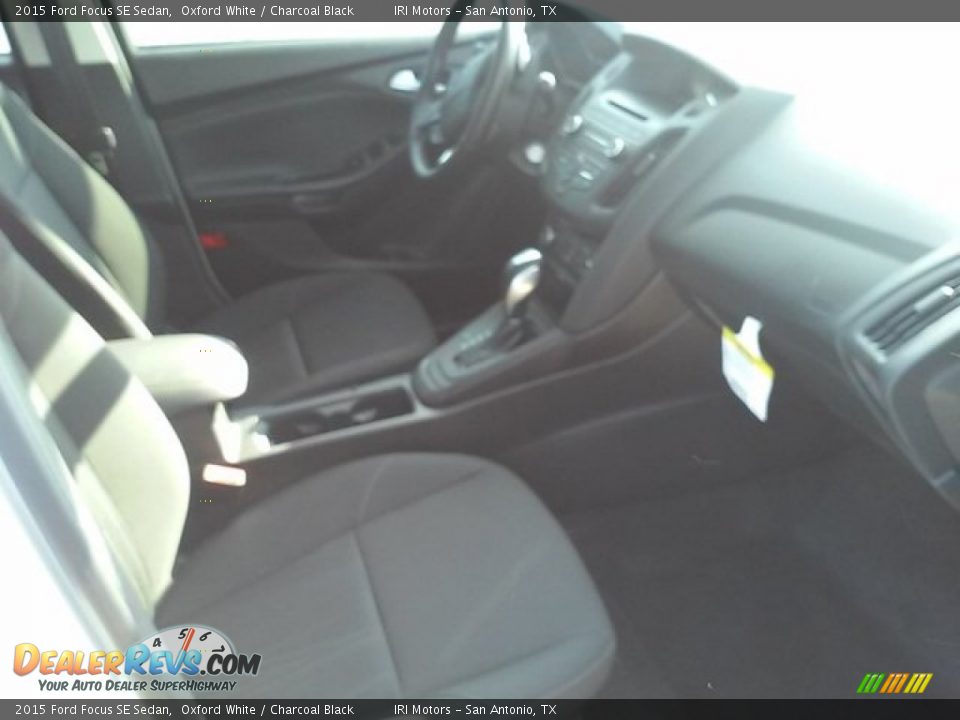 2015 Ford Focus SE Sedan Oxford White / Charcoal Black Photo #13