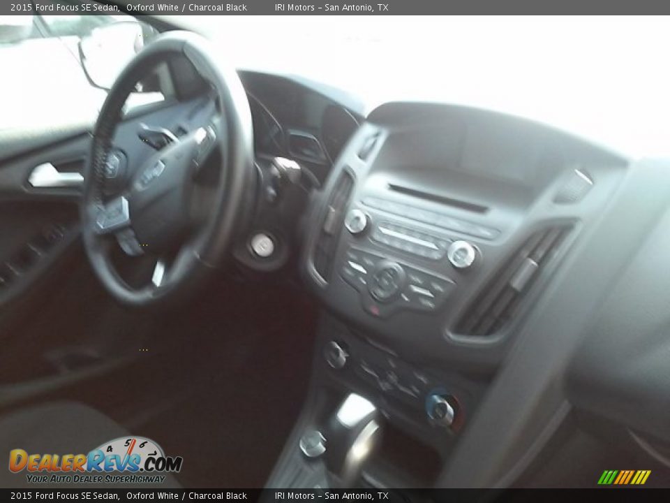 2015 Ford Focus SE Sedan Oxford White / Charcoal Black Photo #16