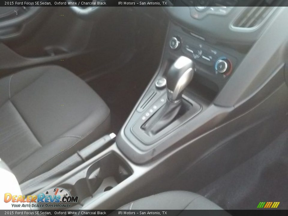 2015 Ford Focus SE Sedan Oxford White / Charcoal Black Photo #17