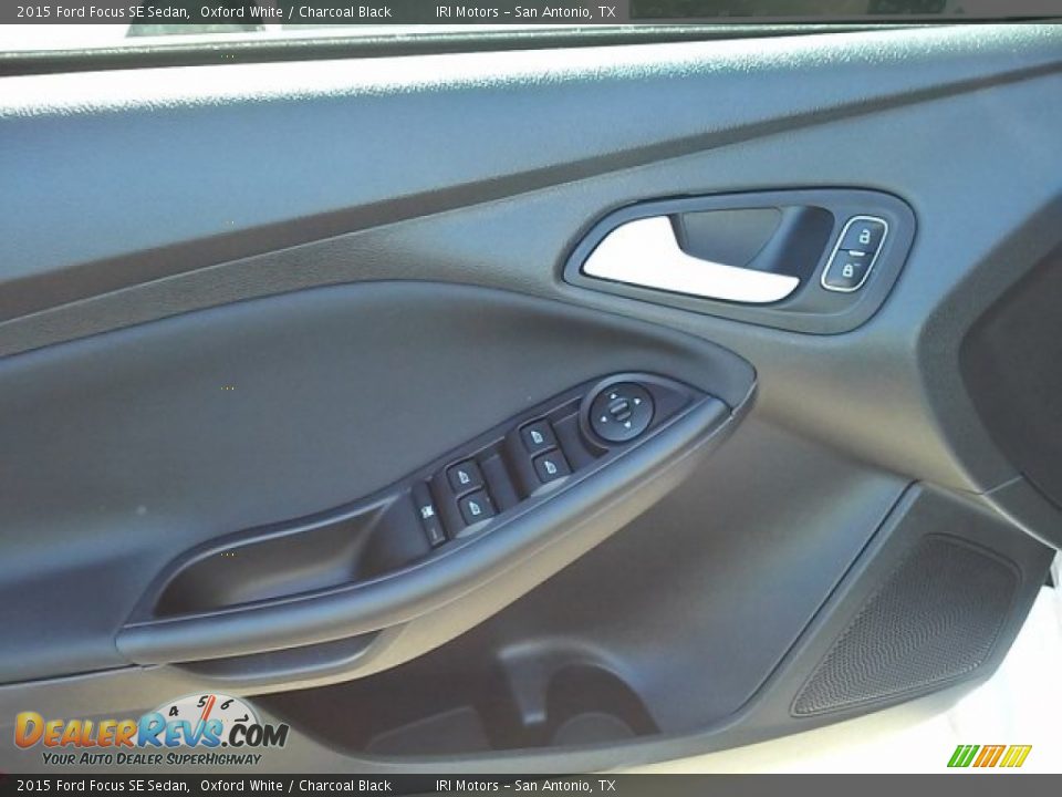2015 Ford Focus SE Sedan Oxford White / Charcoal Black Photo #18