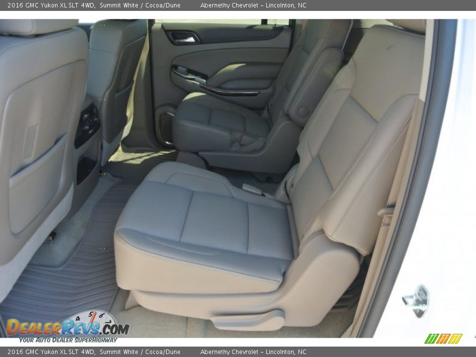Rear Seat of 2016 GMC Yukon XL SLT 4WD Photo #18
