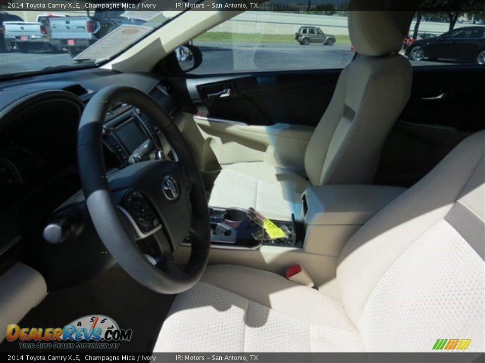 2014 Toyota Camry XLE Champagne Mica / Ivory Photo #13