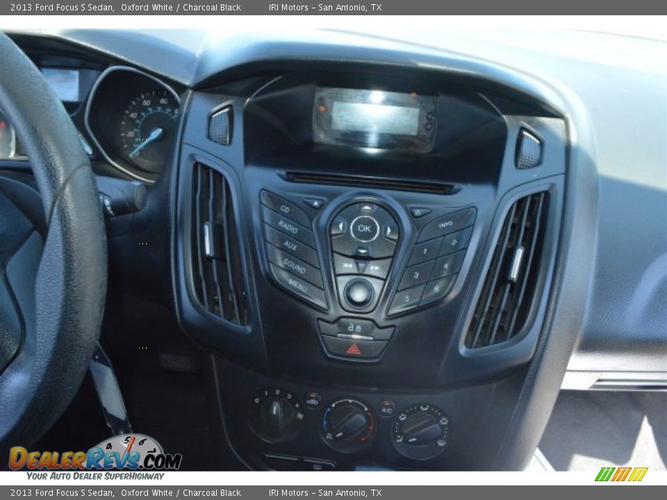 2013 Ford Focus S Sedan Oxford White / Charcoal Black Photo #22