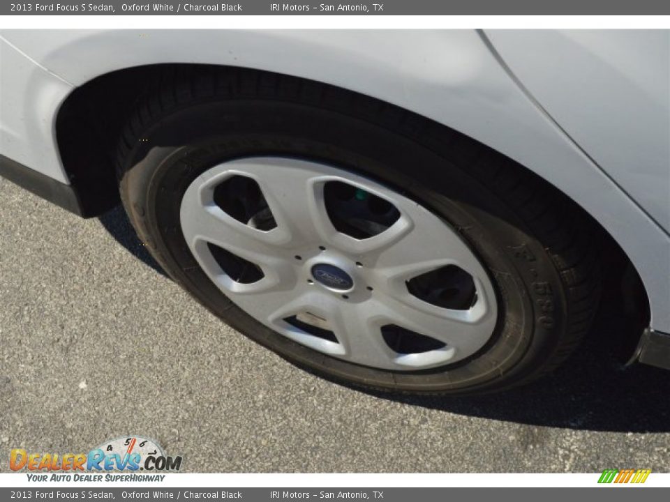 2013 Ford Focus S Sedan Oxford White / Charcoal Black Photo #24