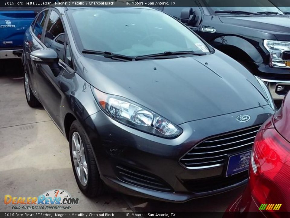 2016 Ford Fiesta SE Sedan Magnetic Metallic / Charcoal Black Photo #1