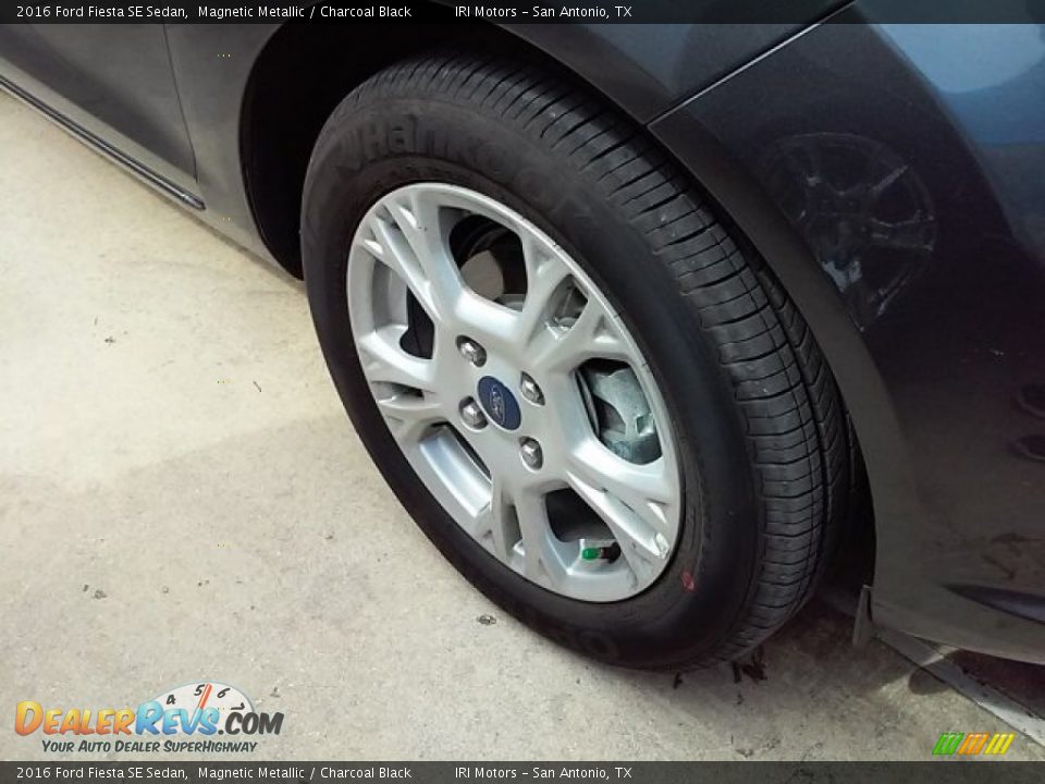 2016 Ford Fiesta SE Sedan Magnetic Metallic / Charcoal Black Photo #3