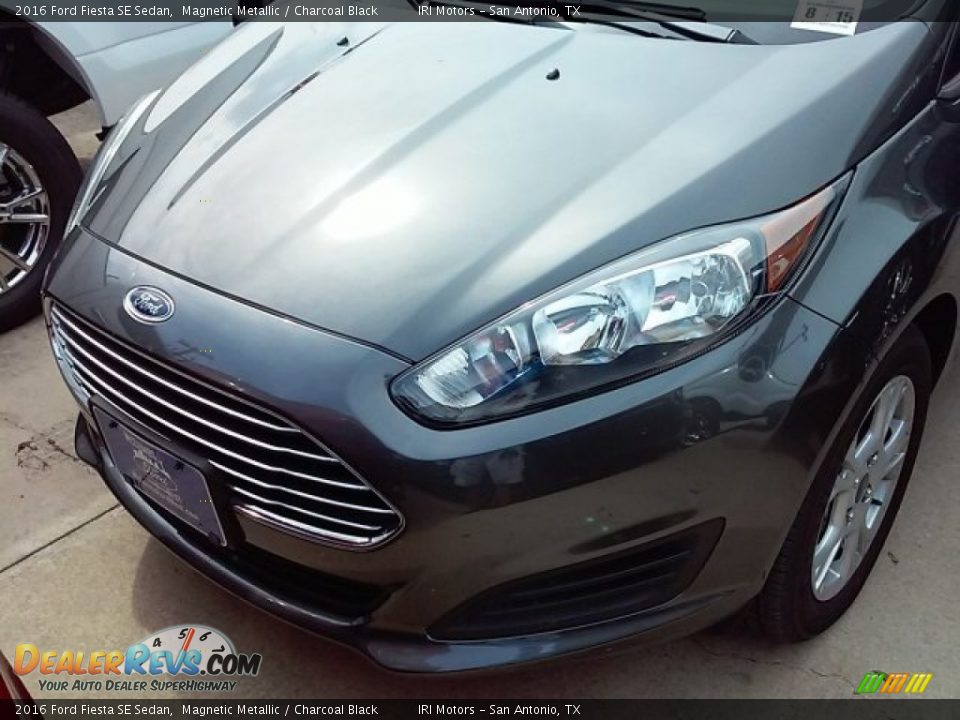 2016 Ford Fiesta SE Sedan Magnetic Metallic / Charcoal Black Photo #5