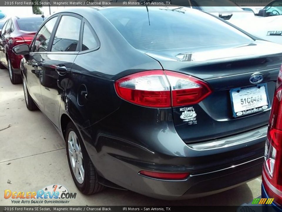 2016 Ford Fiesta SE Sedan Magnetic Metallic / Charcoal Black Photo #6