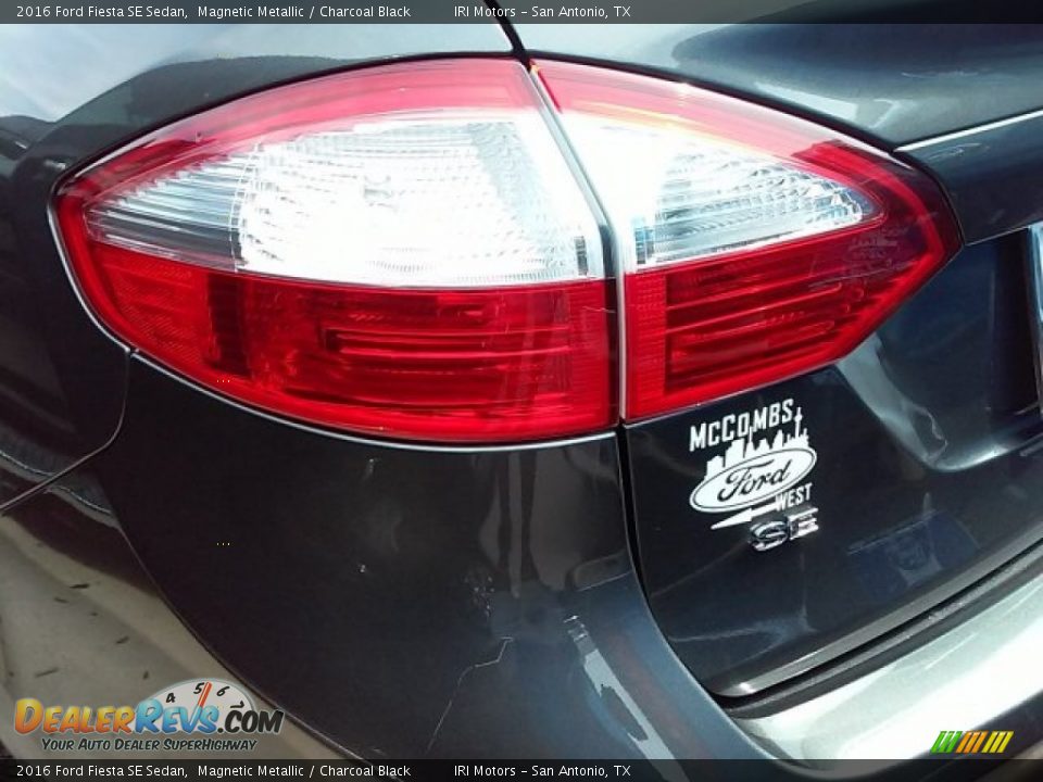 2016 Ford Fiesta SE Sedan Magnetic Metallic / Charcoal Black Photo #7