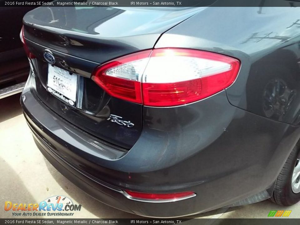 2016 Ford Fiesta SE Sedan Magnetic Metallic / Charcoal Black Photo #9
