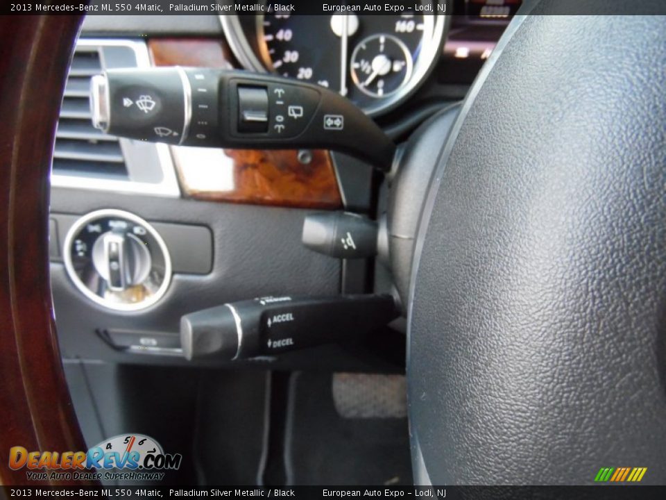 Controls of 2013 Mercedes-Benz ML 550 4Matic Photo #26