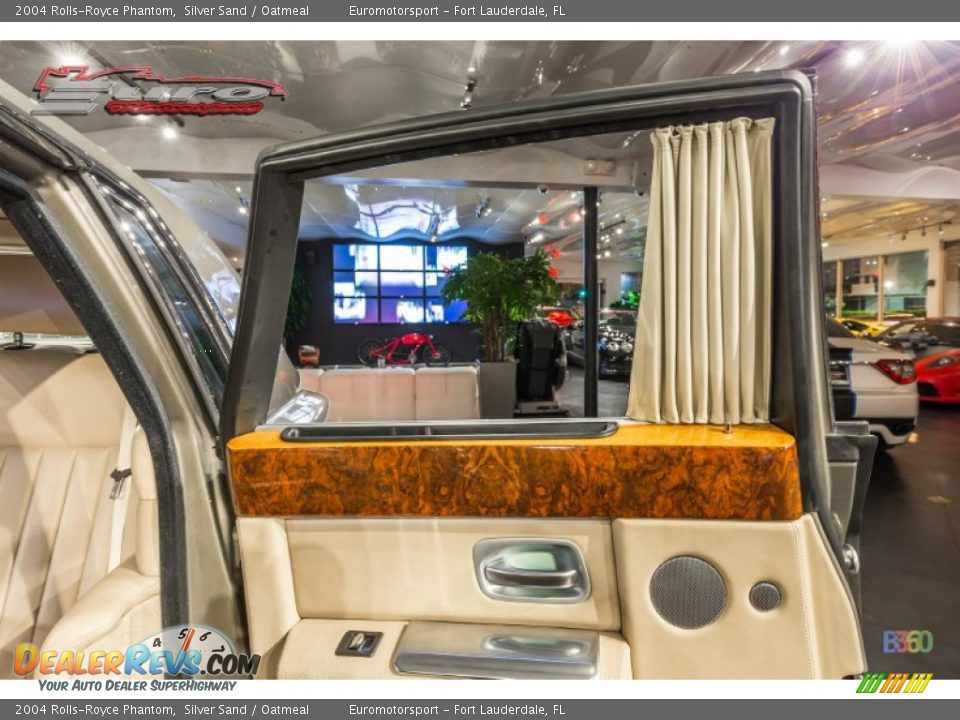 2004 Rolls-Royce Phantom Silver Sand / Oatmeal Photo #25