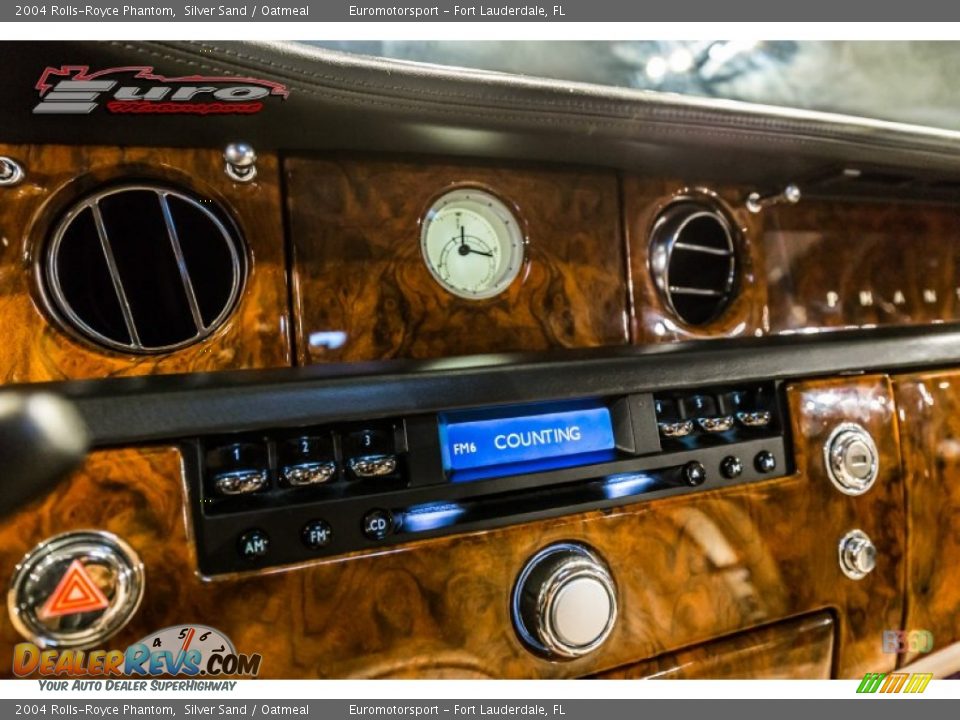 2004 Rolls-Royce Phantom Silver Sand / Oatmeal Photo #29