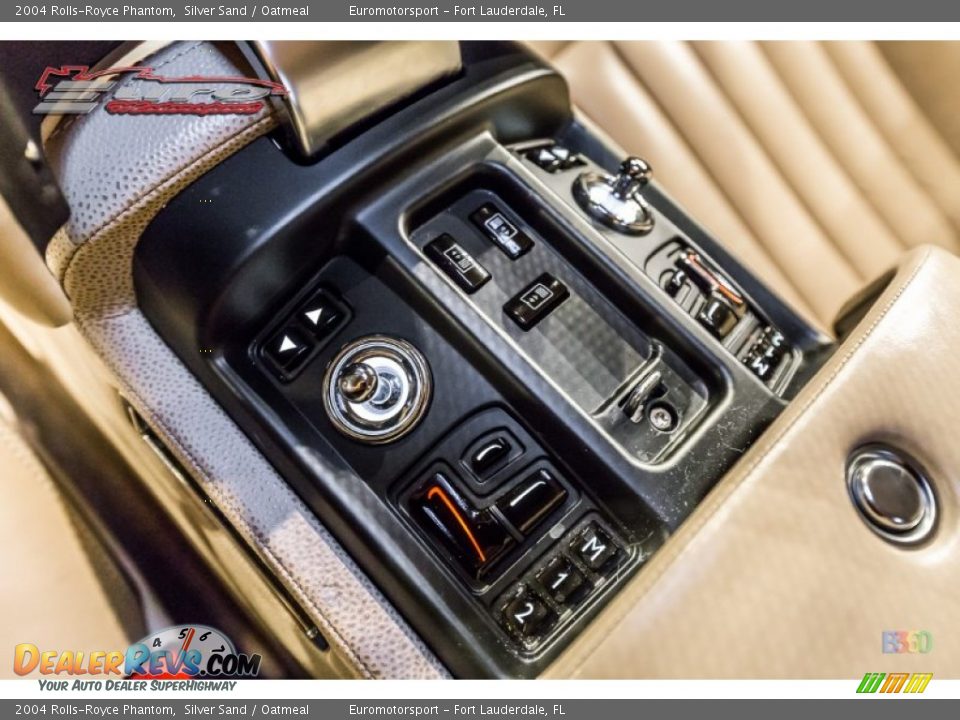 2004 Rolls-Royce Phantom Silver Sand / Oatmeal Photo #31