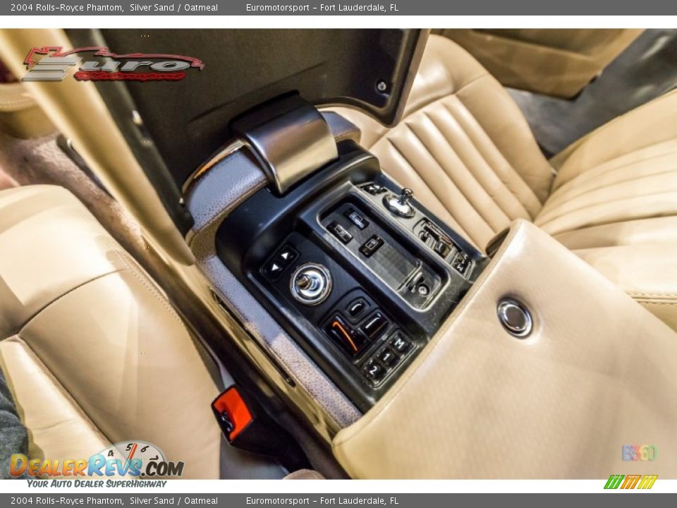 2004 Rolls-Royce Phantom Silver Sand / Oatmeal Photo #32