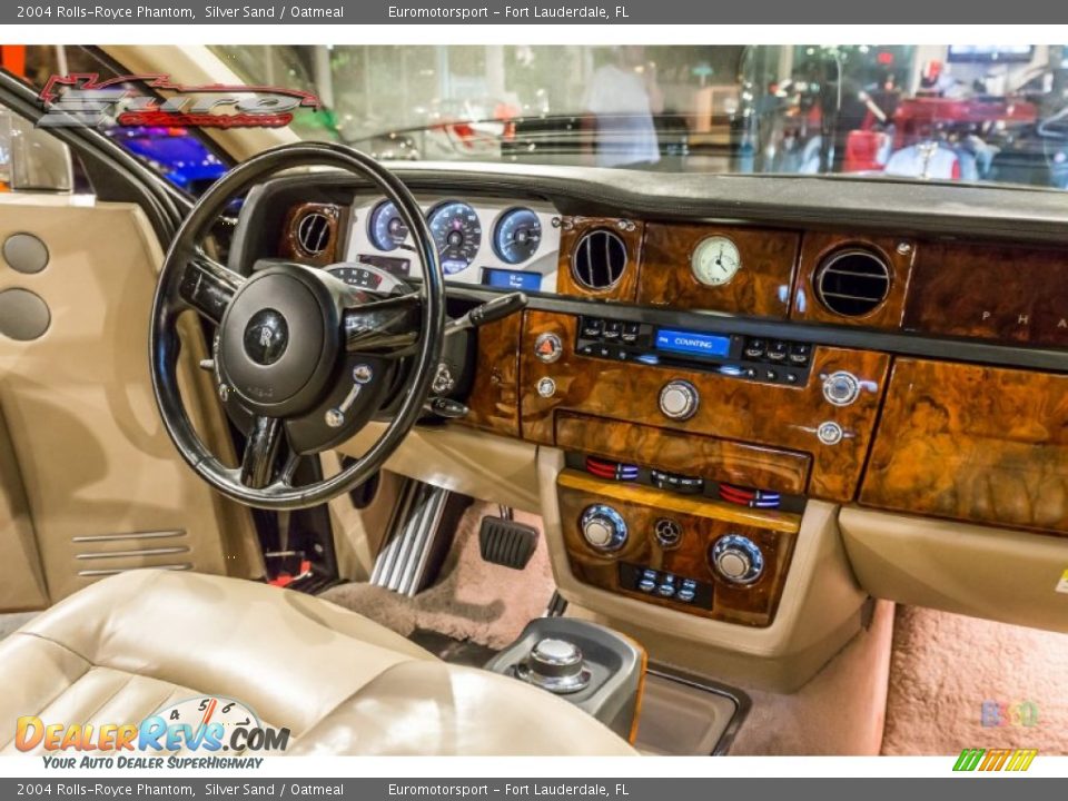 2004 Rolls-Royce Phantom Silver Sand / Oatmeal Photo #39