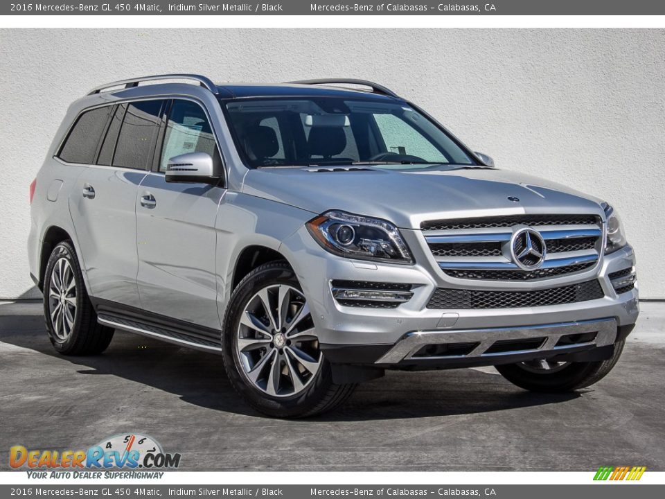 Front 3/4 View of 2016 Mercedes-Benz GL 450 4Matic Photo #12