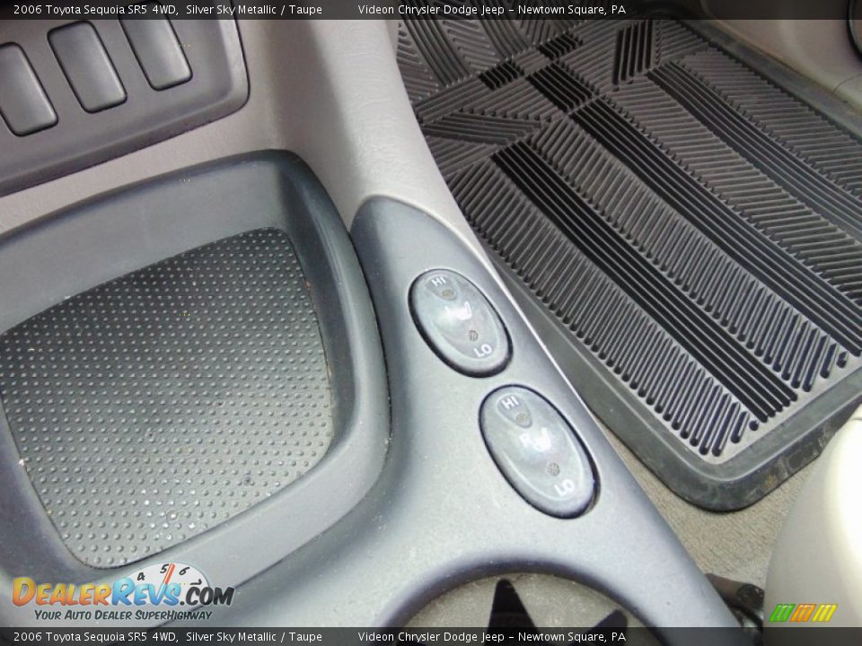 2006 Toyota Sequoia SR5 4WD Silver Sky Metallic / Taupe Photo #29