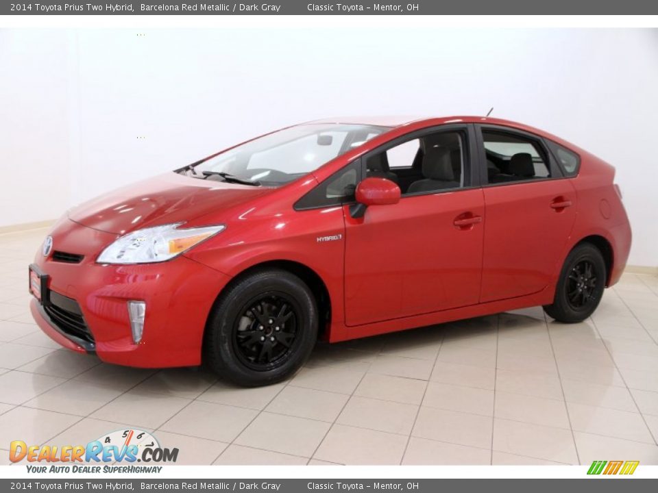 Front 3/4 View of 2014 Toyota Prius Two Hybrid Photo #3