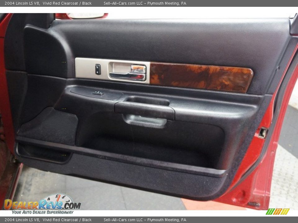 2004 Lincoln LS V8 Vivid Red Clearcoat / Black Photo #18
