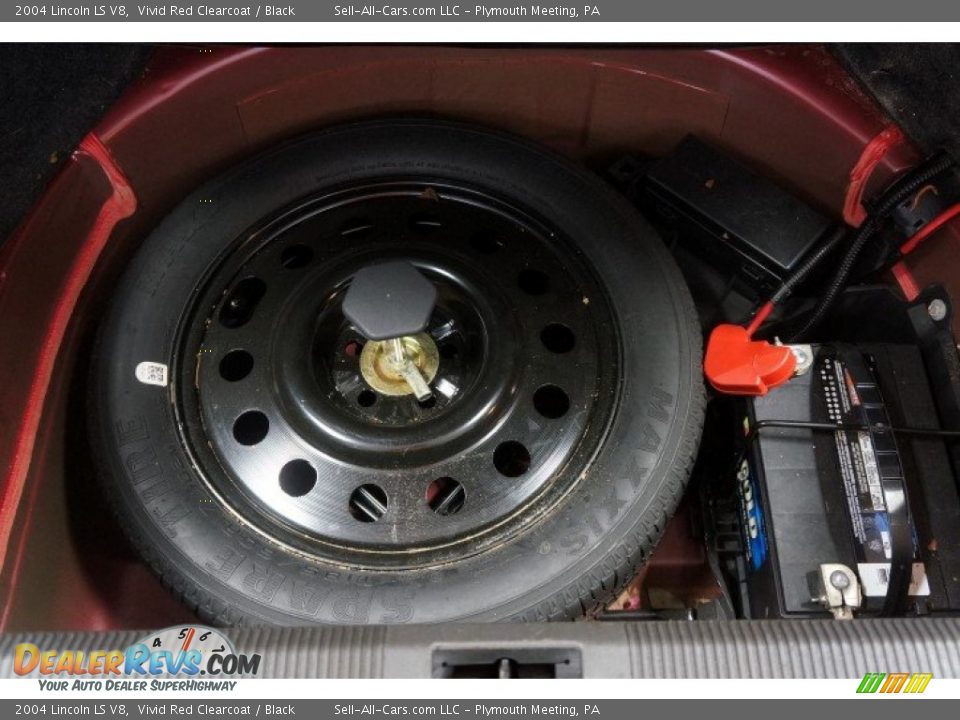 2004 Lincoln LS V8 Vivid Red Clearcoat / Black Photo #20