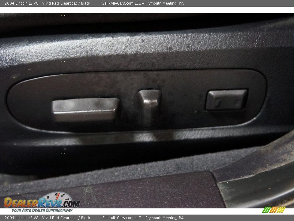 2004 Lincoln LS V8 Vivid Red Clearcoat / Black Photo #21