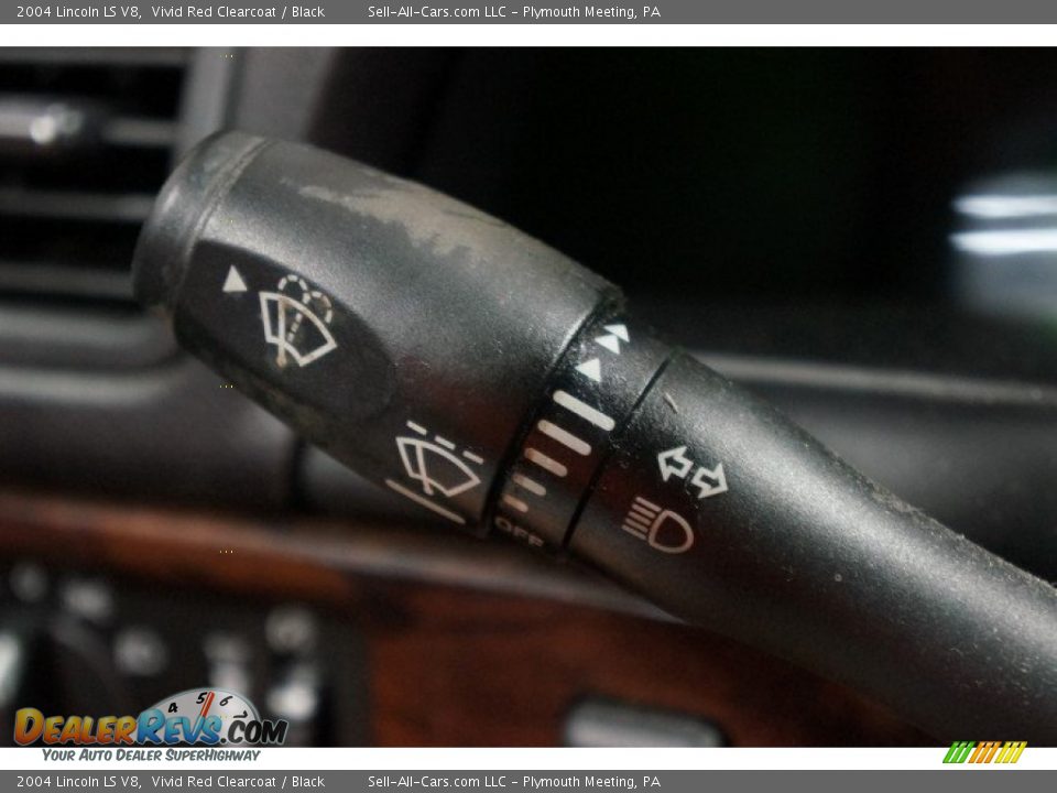 2004 Lincoln LS V8 Vivid Red Clearcoat / Black Photo #25