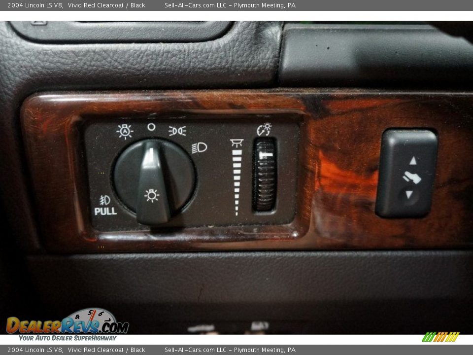 2004 Lincoln LS V8 Vivid Red Clearcoat / Black Photo #26