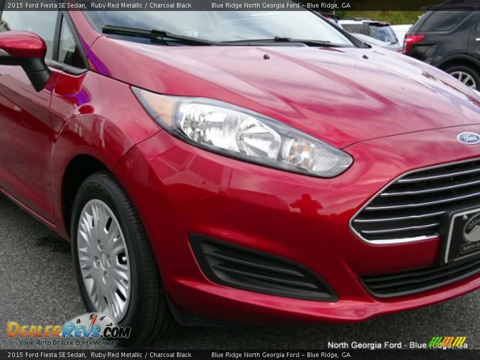 2015 Ford Fiesta SE Sedan Ruby Red Metallic / Charcoal Black Photo #23