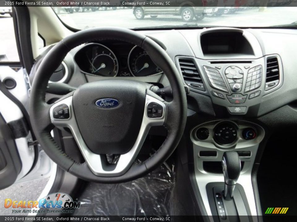 2015 Ford Fiesta SE Sedan Oxford White / Charcoal Black Photo #18