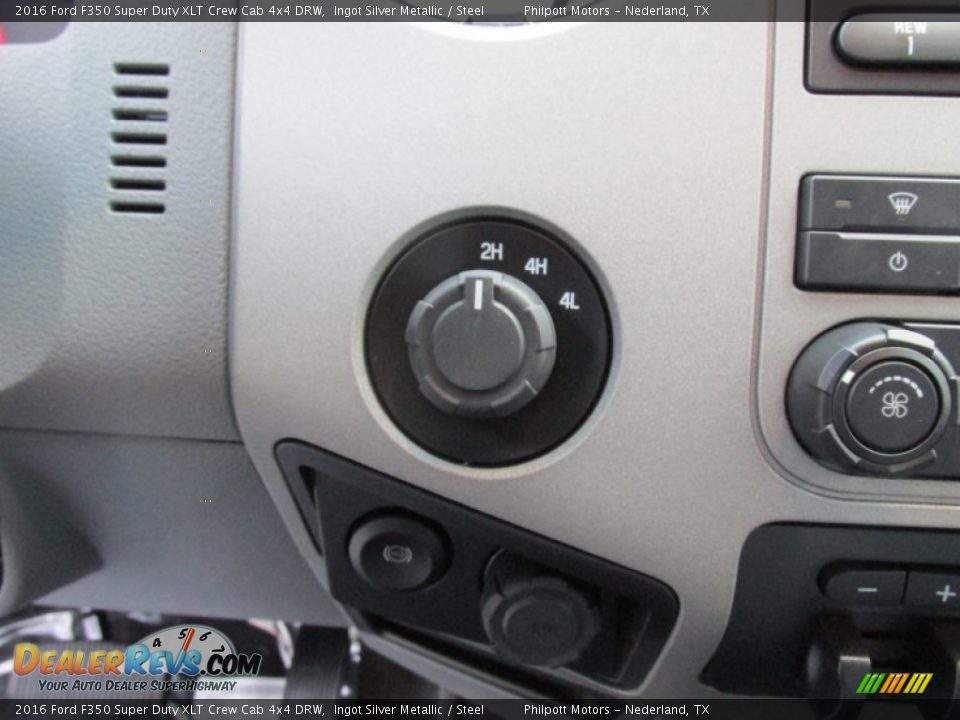Controls of 2016 Ford F350 Super Duty XLT Crew Cab 4x4 DRW Photo #33