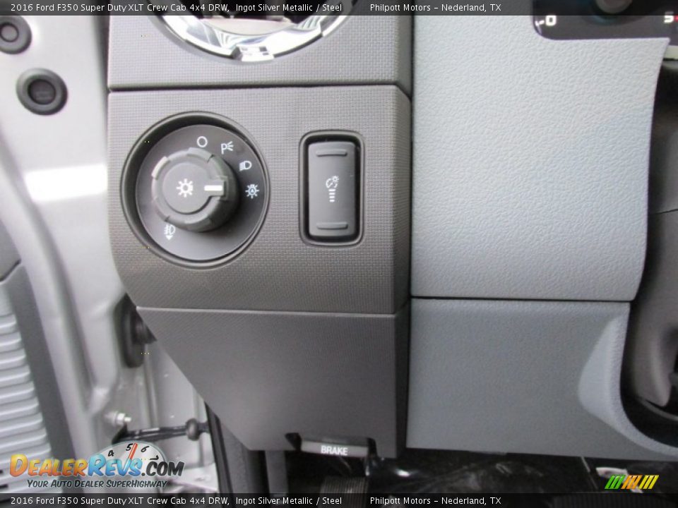 Controls of 2016 Ford F350 Super Duty XLT Crew Cab 4x4 DRW Photo #36