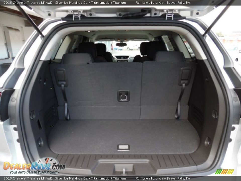 2016 Chevrolet Traverse LT AWD Silver Ice Metallic / Dark Titanium/Light Titanium Photo #5