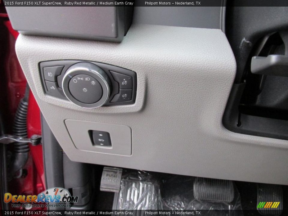 2015 Ford F150 XLT SuperCrew Ruby Red Metallic / Medium Earth Gray Photo #33