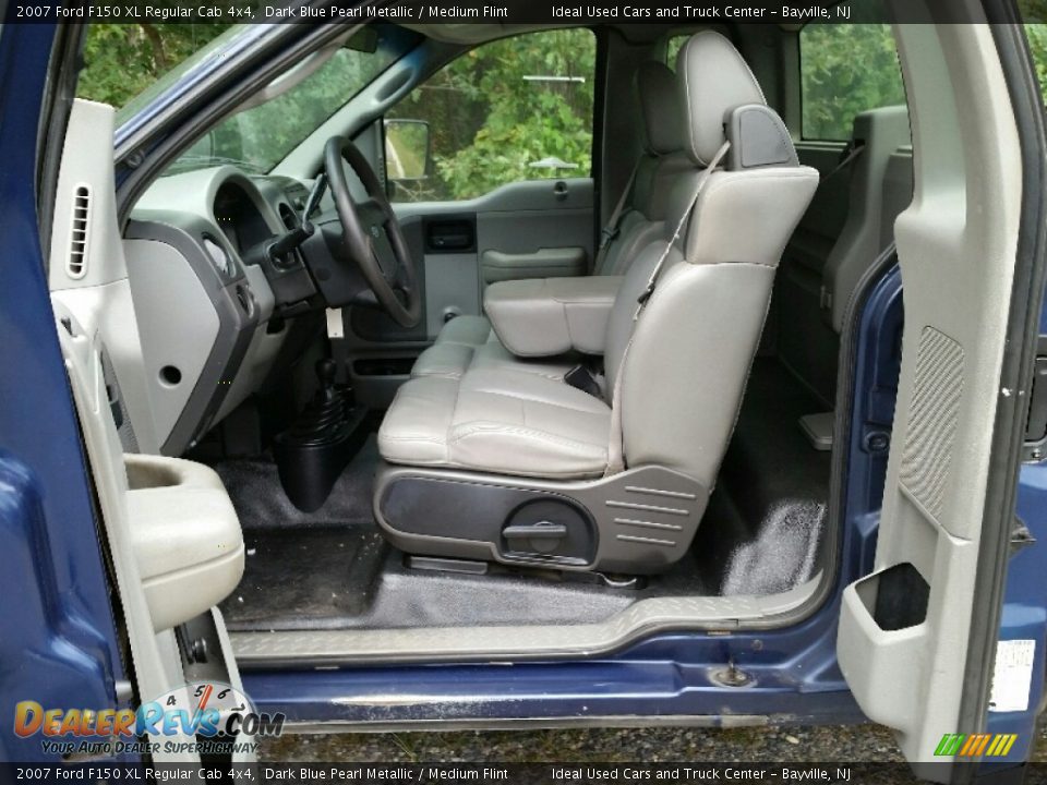 2007 Ford F150 XL Regular Cab 4x4 Dark Blue Pearl Metallic / Medium Flint Photo #16