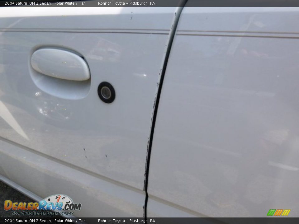 2004 Saturn ION 2 Sedan Polar White / Tan Photo #7