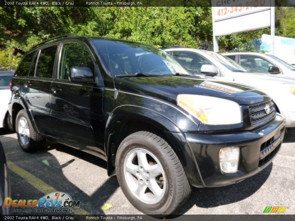 Front 3/4 View of 2002 Toyota RAV4 4WD Photo #1