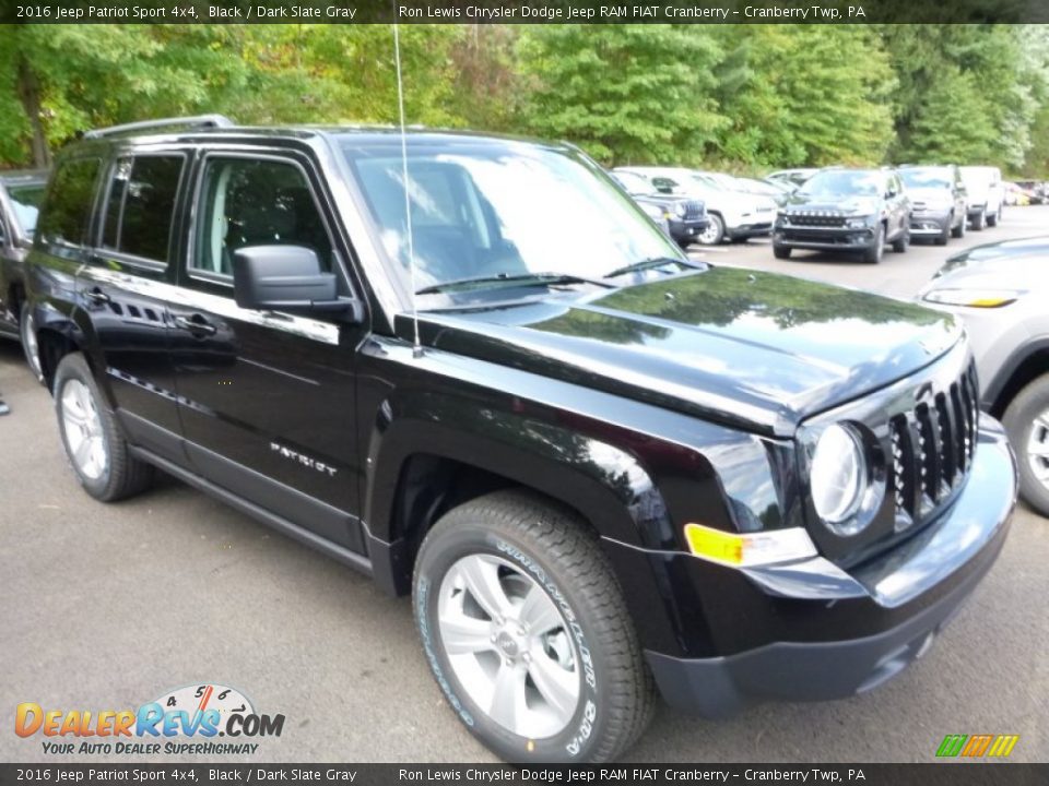 Front 3/4 View of 2016 Jeep Patriot Sport 4x4 Photo #13