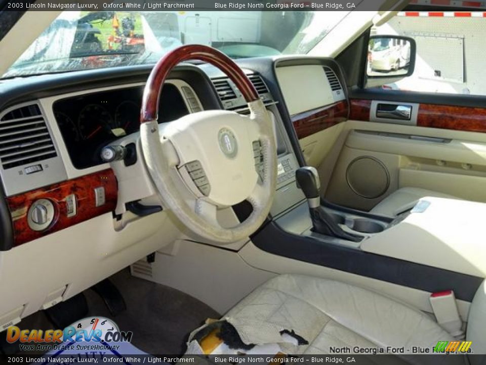 2003 Lincoln Navigator Luxury Oxford White / Light Parchment Photo #8
