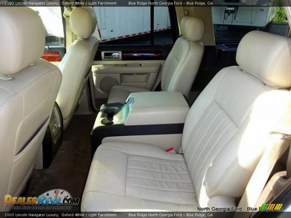 2003 Lincoln Navigator Luxury Oxford White / Light Parchment Photo #12