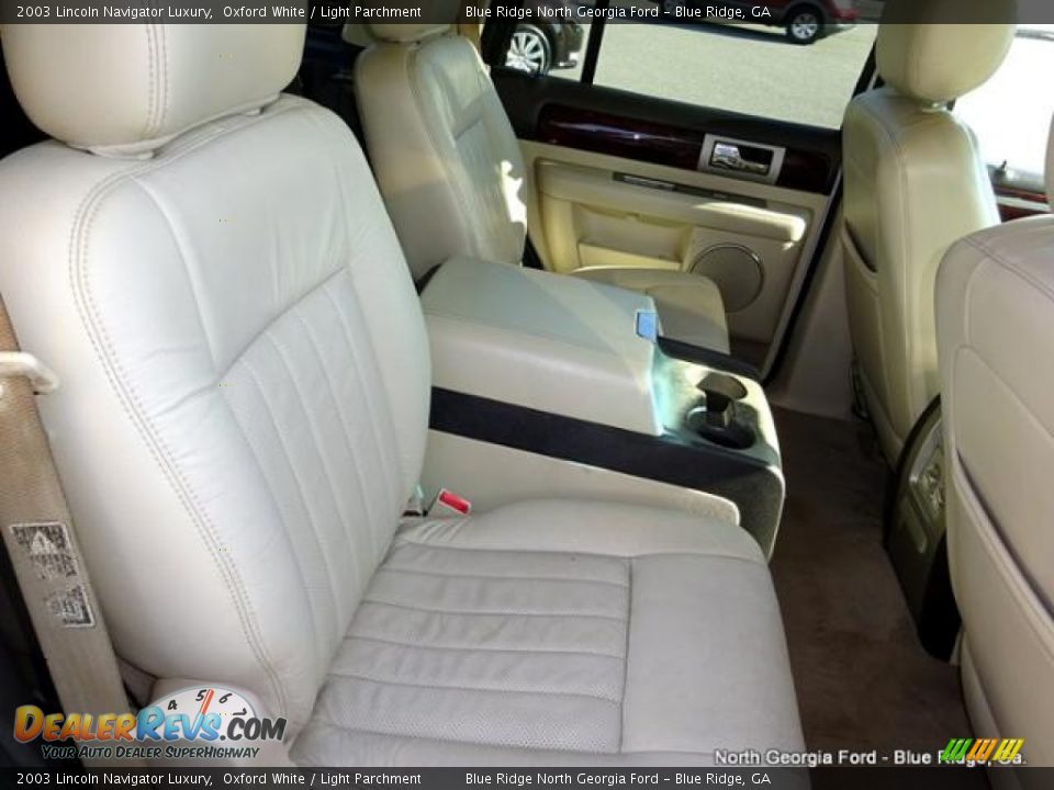 2003 Lincoln Navigator Luxury Oxford White / Light Parchment Photo #13
