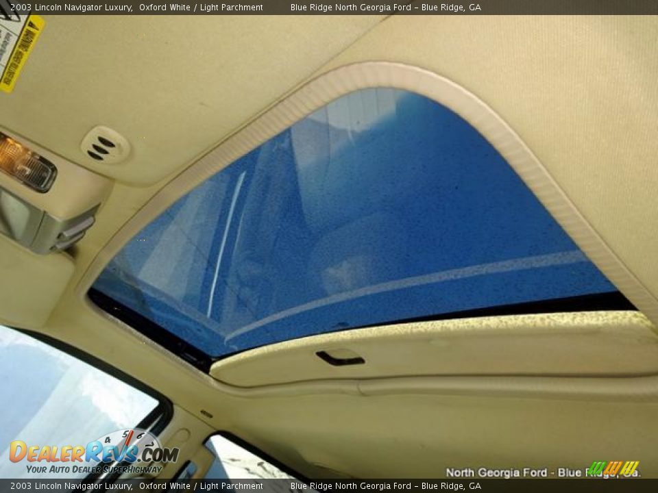 2003 Lincoln Navigator Luxury Oxford White / Light Parchment Photo #15