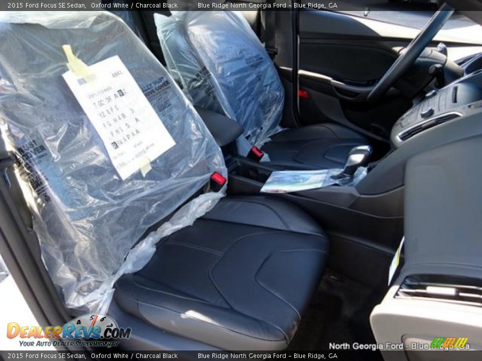 2015 Ford Focus SE Sedan Oxford White / Charcoal Black Photo #12