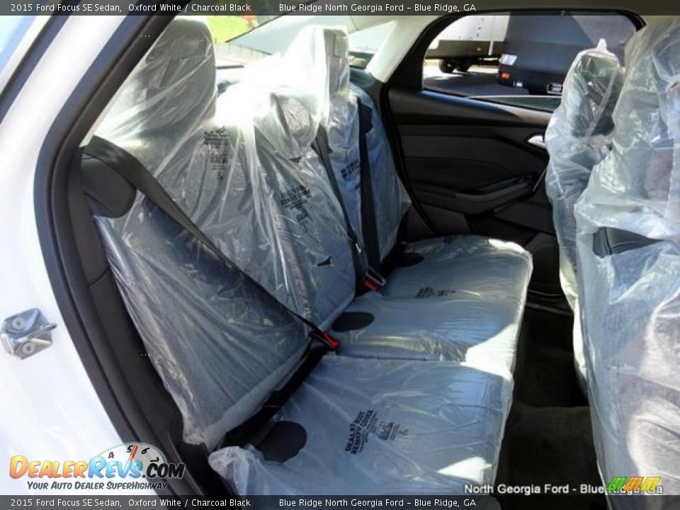 2015 Ford Focus SE Sedan Oxford White / Charcoal Black Photo #14