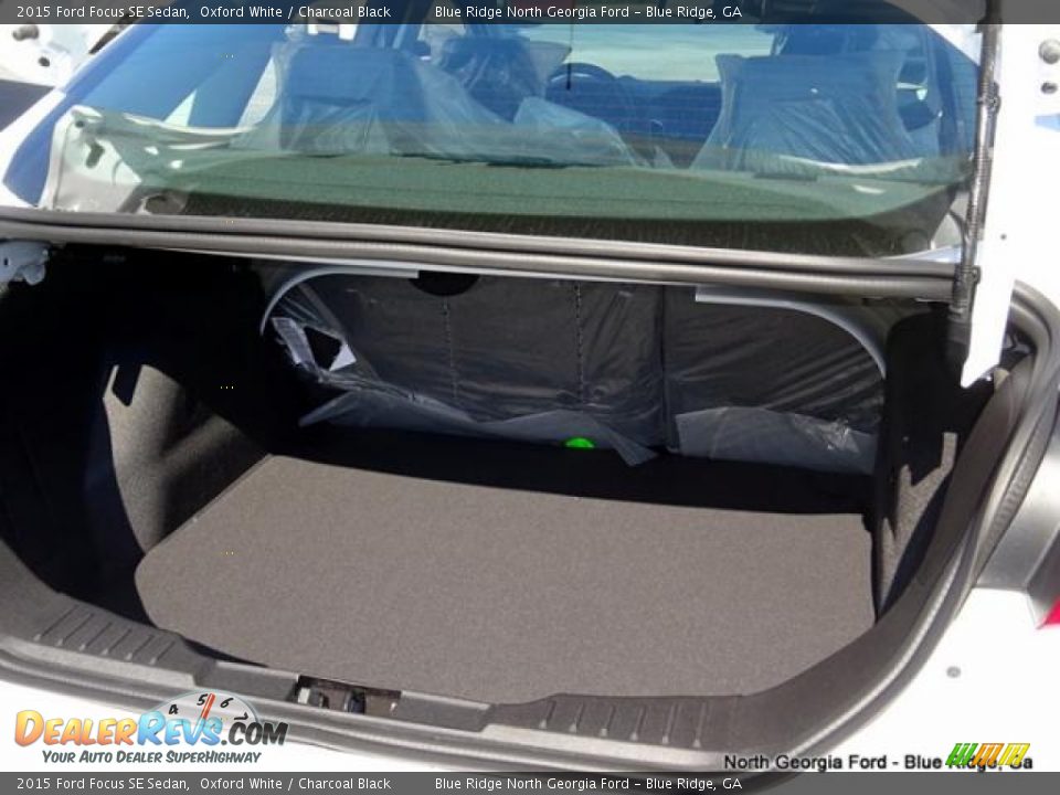 2015 Ford Focus SE Sedan Oxford White / Charcoal Black Photo #15