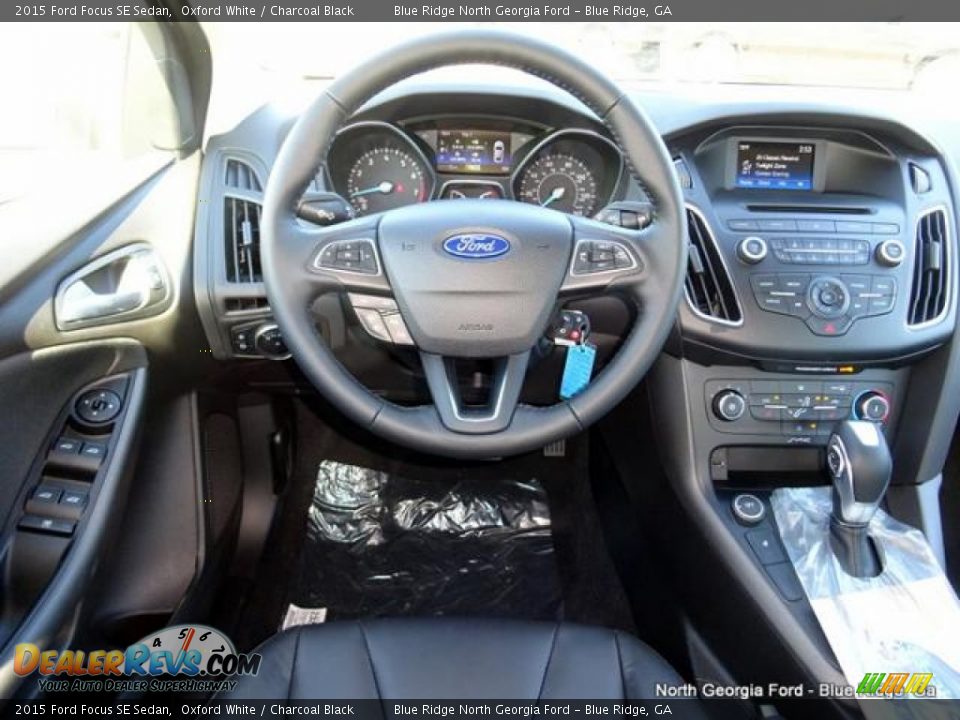 2015 Ford Focus SE Sedan Oxford White / Charcoal Black Photo #16