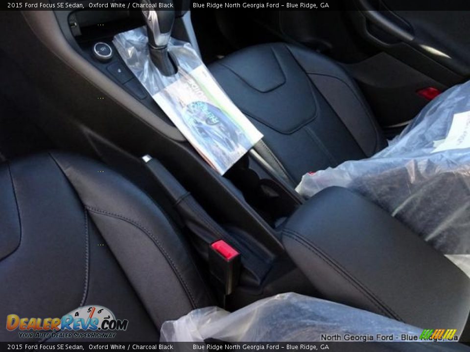 2015 Ford Focus SE Sedan Oxford White / Charcoal Black Photo #24
