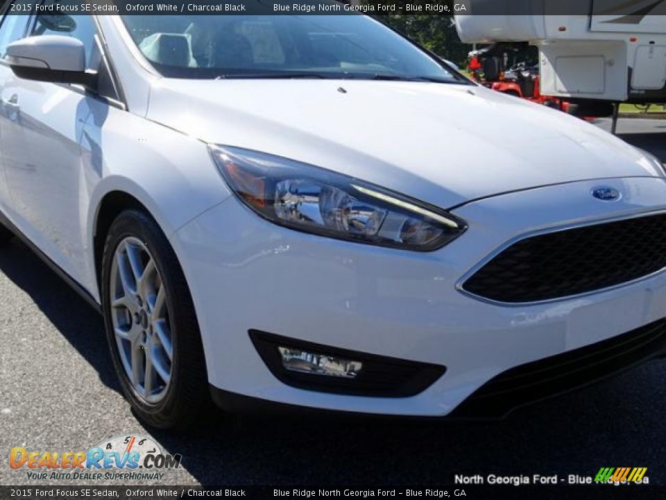 2015 Ford Focus SE Sedan Oxford White / Charcoal Black Photo #32