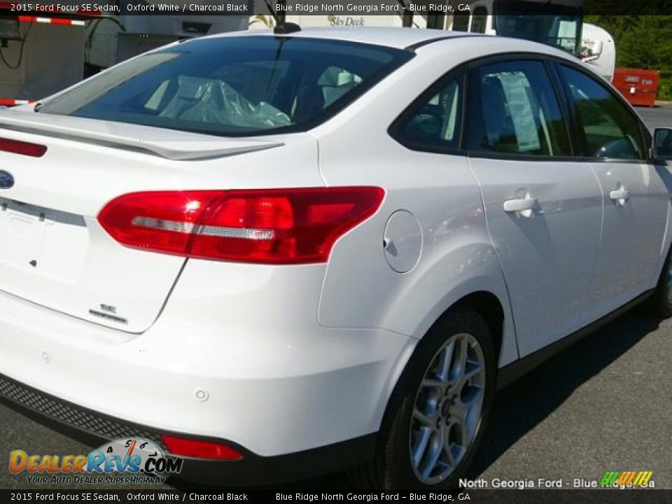 2015 Ford Focus SE Sedan Oxford White / Charcoal Black Photo #33