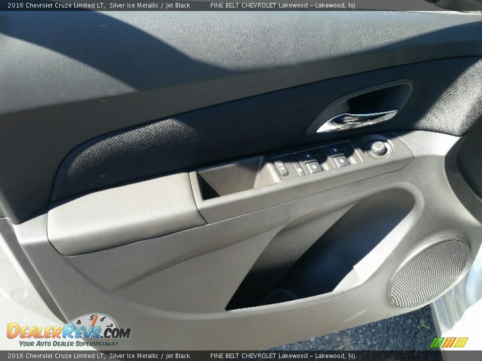 2016 Chevrolet Cruze Limited LT Silver Ice Metallic / Jet Black Photo #8